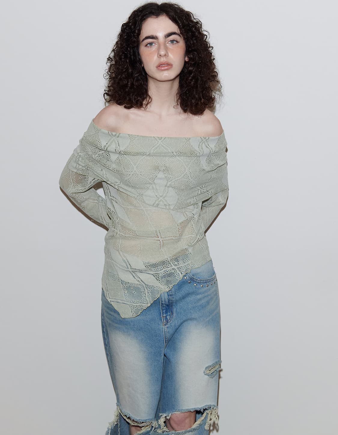 폴리수엠 ARGYLE LACE OFF-SHOULDER SWEATER 상품이미지1