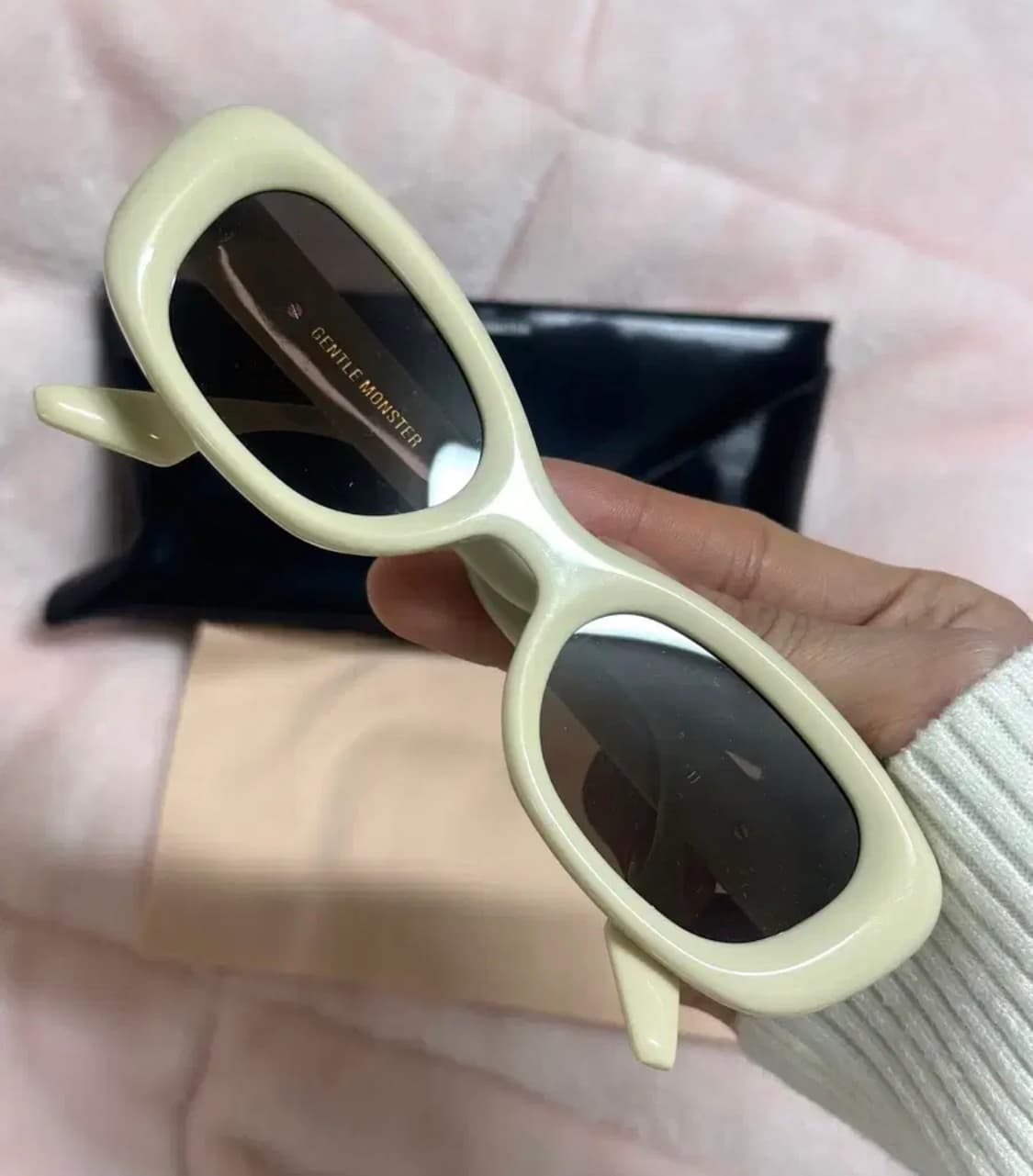 젠틀몬스터 탐부 선글라스 화이트 제니,김나영,나연 착용 상품이미지5