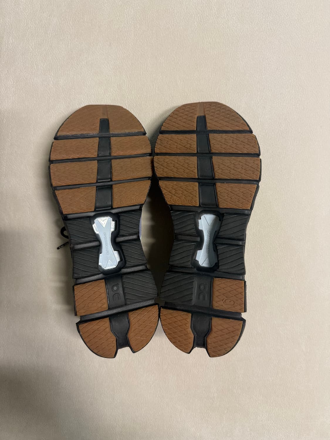 온 러닝 클라우드 X 4 페더 블랙 상품이미지5