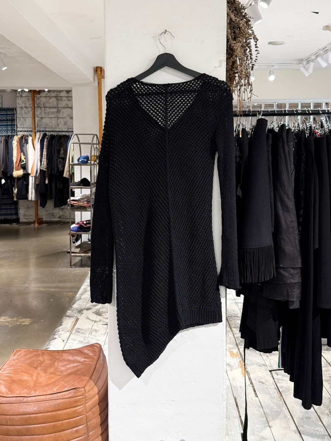 헬무트랭 블랙 비대칭 브이넥 메쉬 니트 상품이미지4
