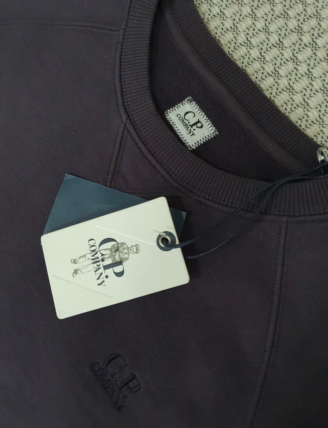 2014 씨피컴퍼니 자수가 들어간 보라색 스웨트셔츠 상품이미지4