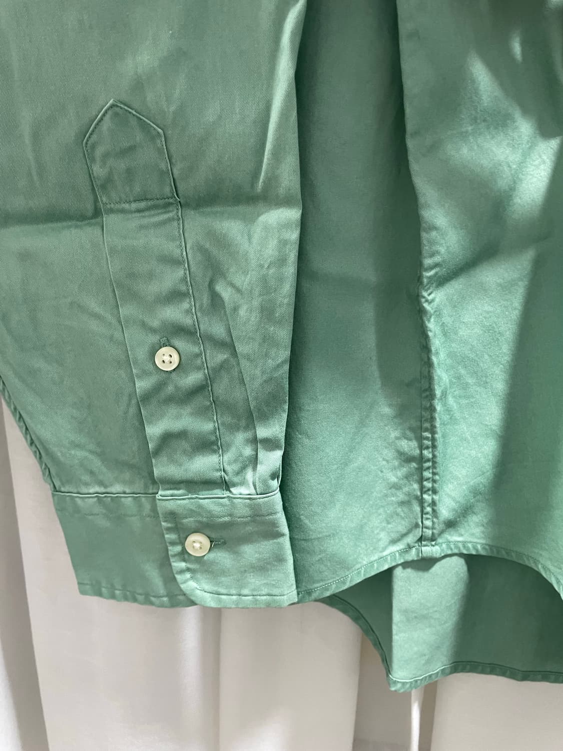 폴로 랄프로렌/ 클래식 핏 버튼다운 셔츠/ M  페더 웨이트 트윌 소재의 상품이미지6