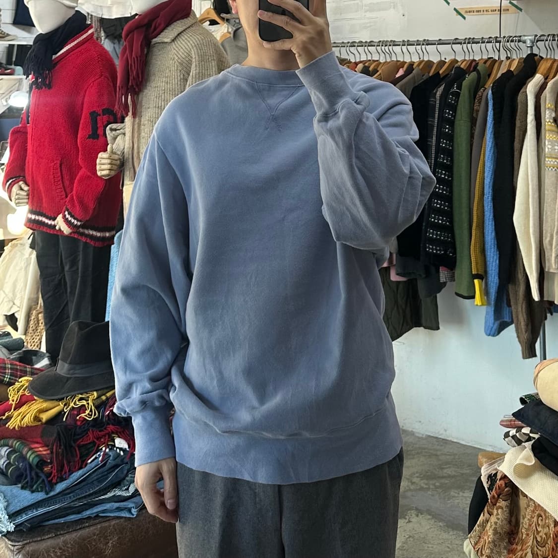 (착용컷) 디즈니 미키마우스 스웻 셔츠 (남성용 105) 상품이미지3