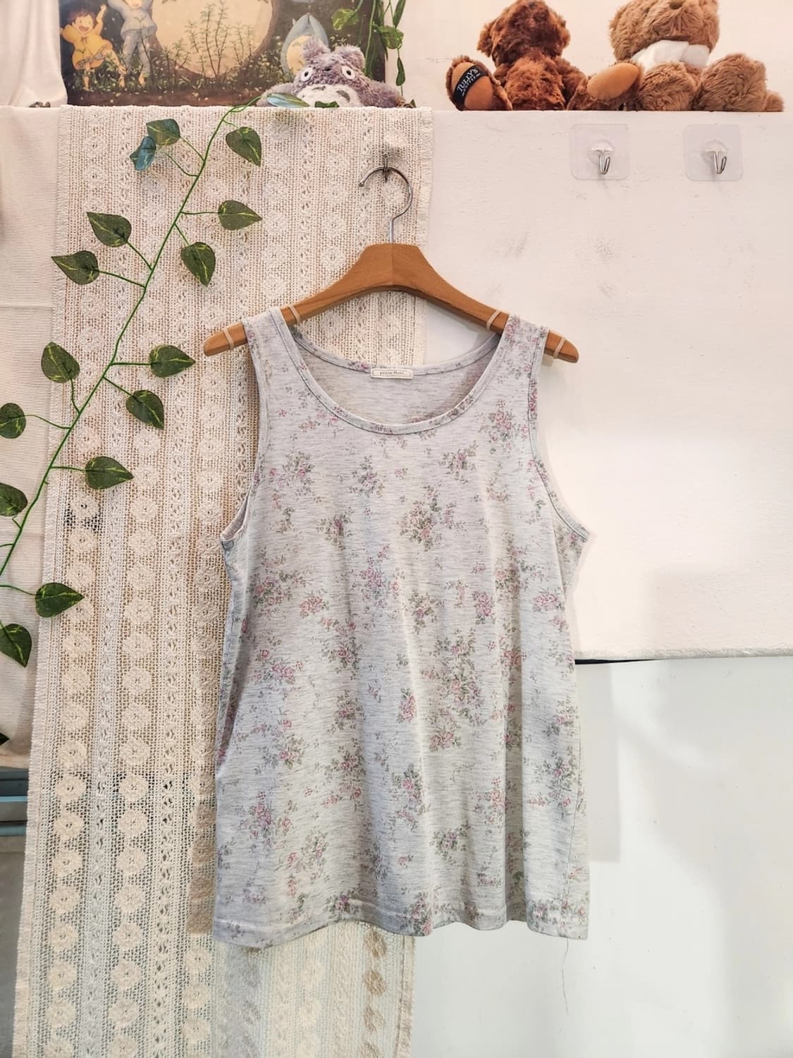 빈티지 그레이 잔꽃 나시 슬리브리스 상품이미지1