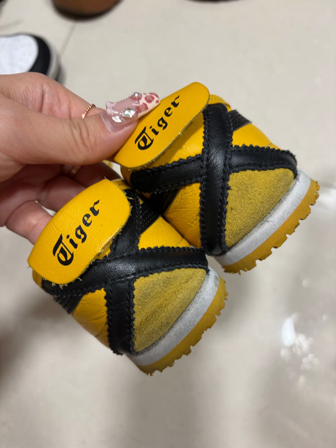 오니츠카타이거 멕시코66 옐로우블랙 235  상품이미지3