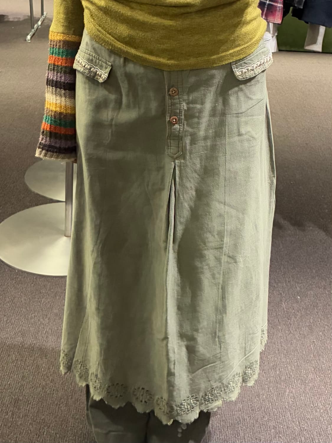 OS)wardrobe 빈티지 여성 꽃 펀칭 디테일 롱 스커트 상품이미지1