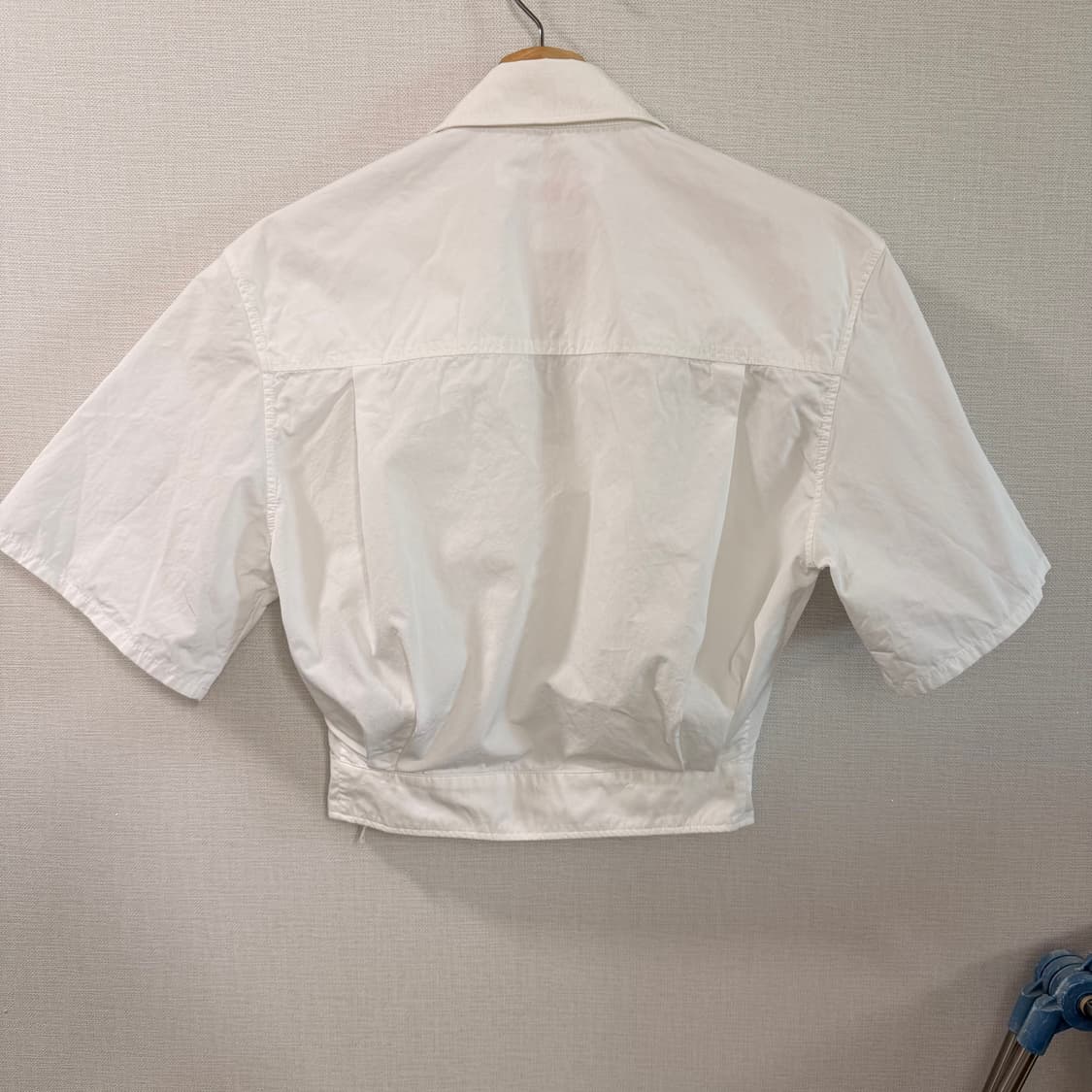 [40] 오프화이트 크롭 셔츠 상품이미지6