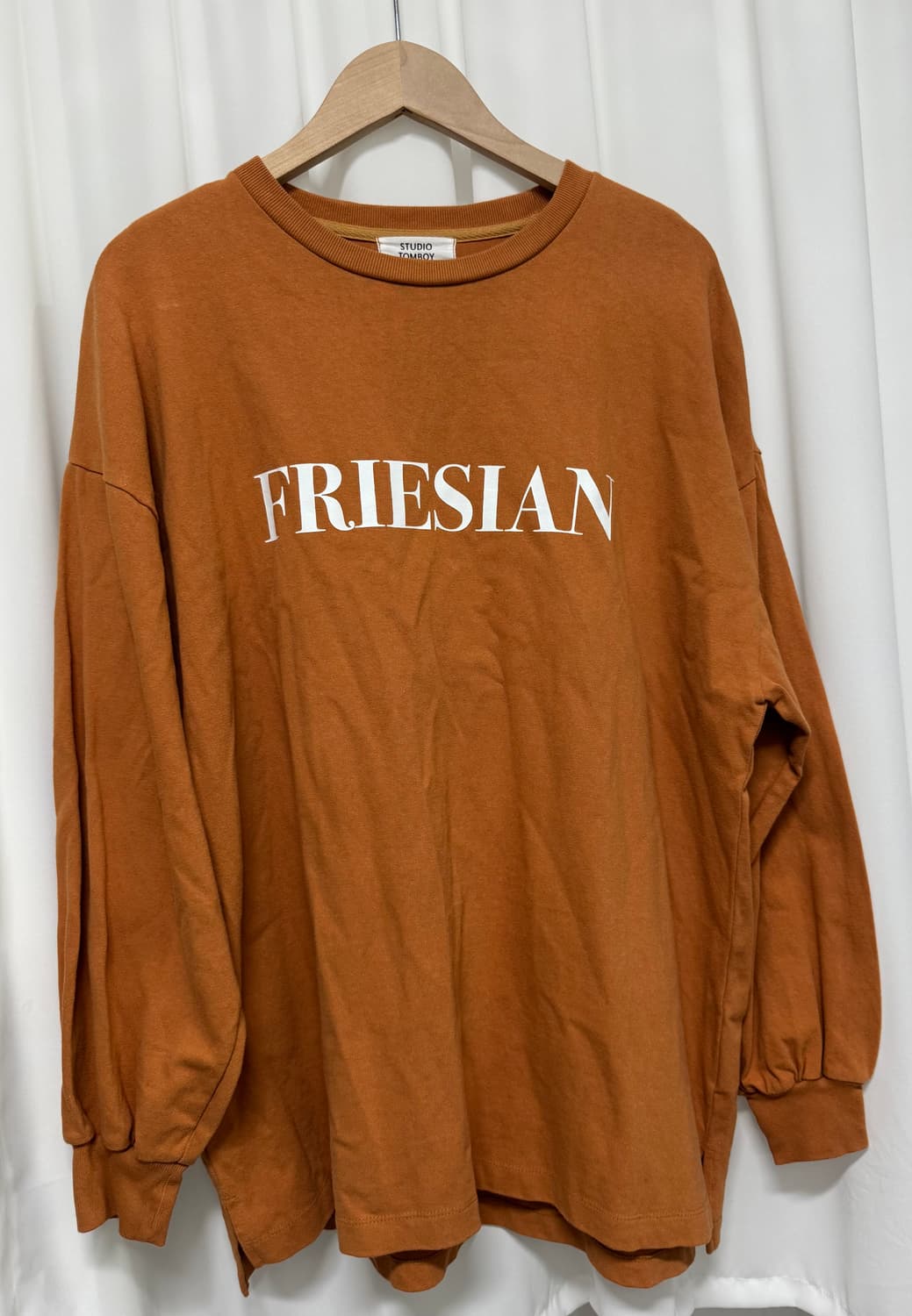 스튜디오 톰보이 레터링 맨투맨 상품이미지2