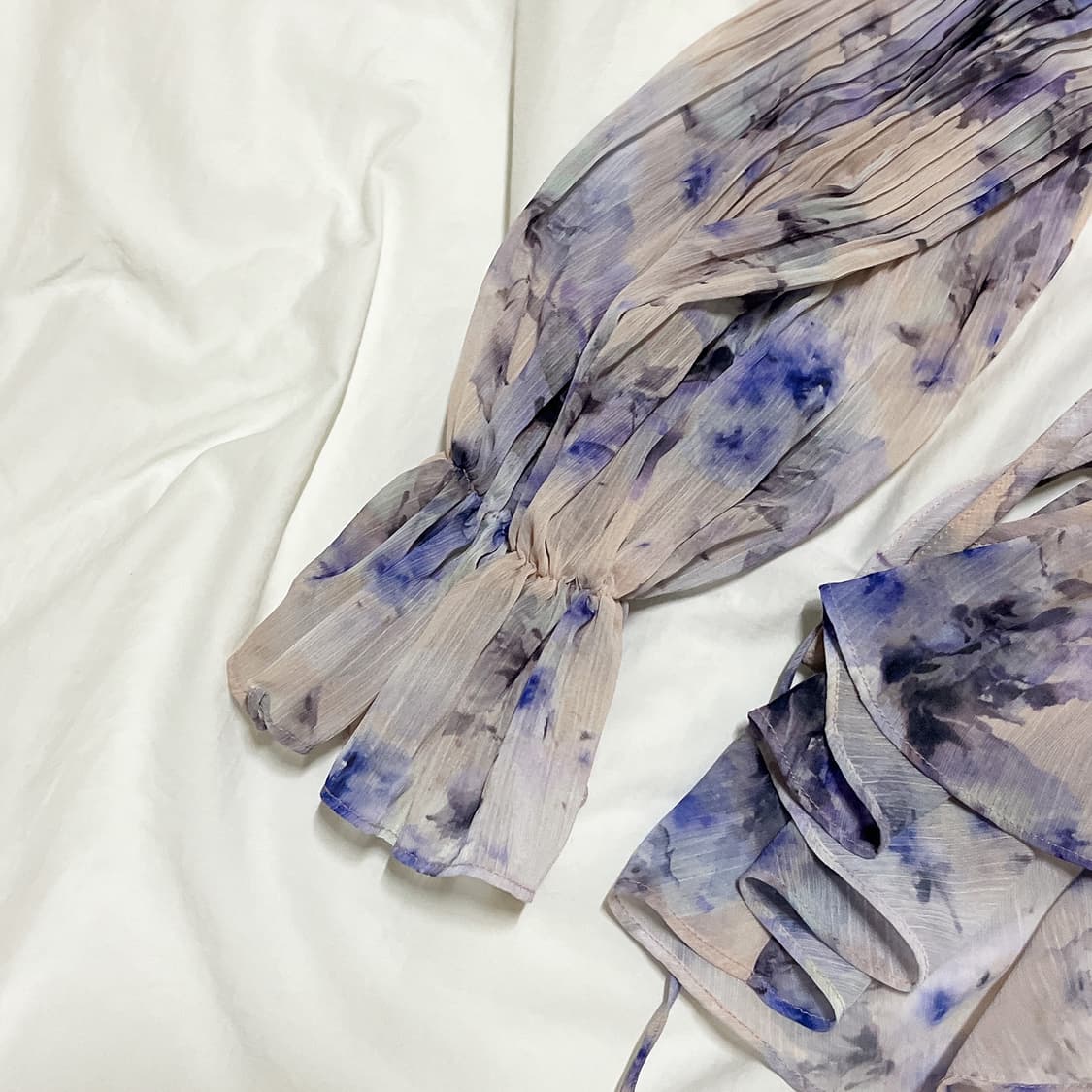 새상품 ) 임블리 로맨틱무드 프릴블라우스 상품이미지5