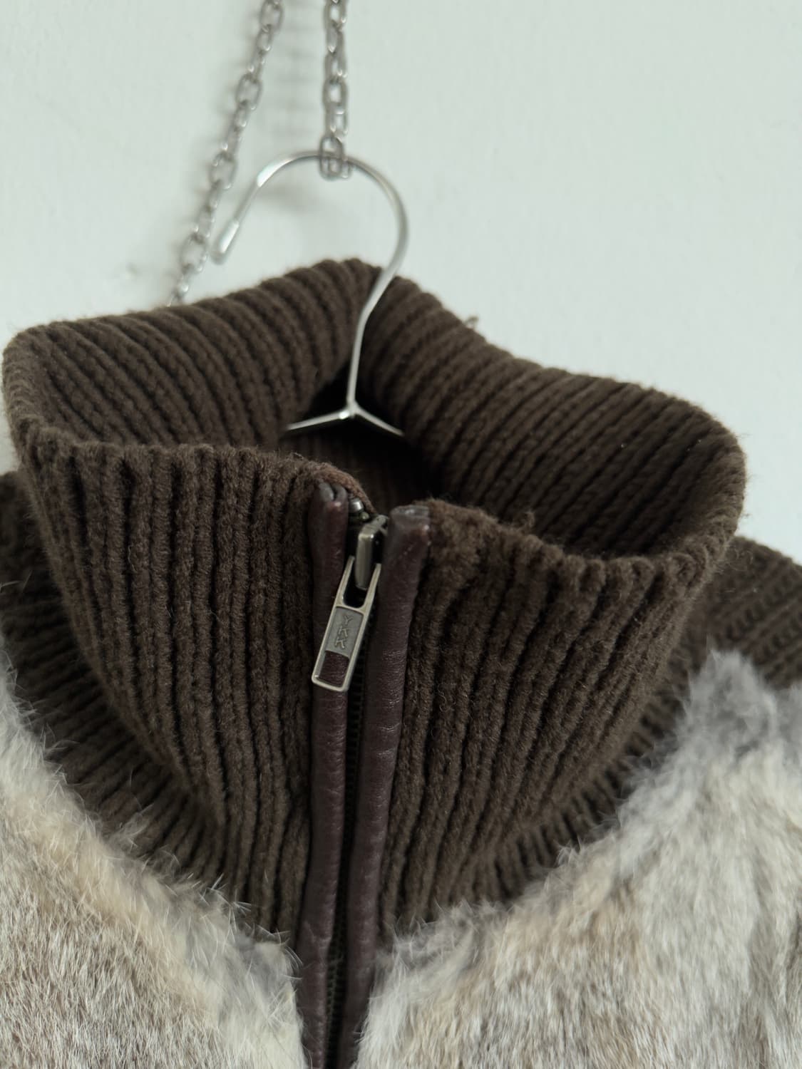 안나수이 james coviello 04FW 래빗퍼 집업 상품이미지3