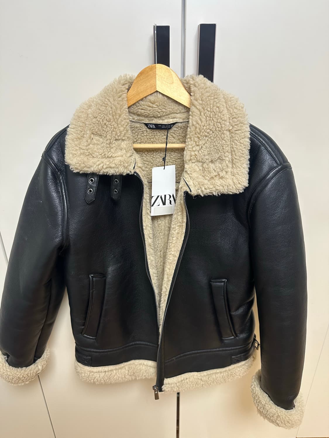 L) 자라 무스탕 블랙 팝니다 상품이미지1