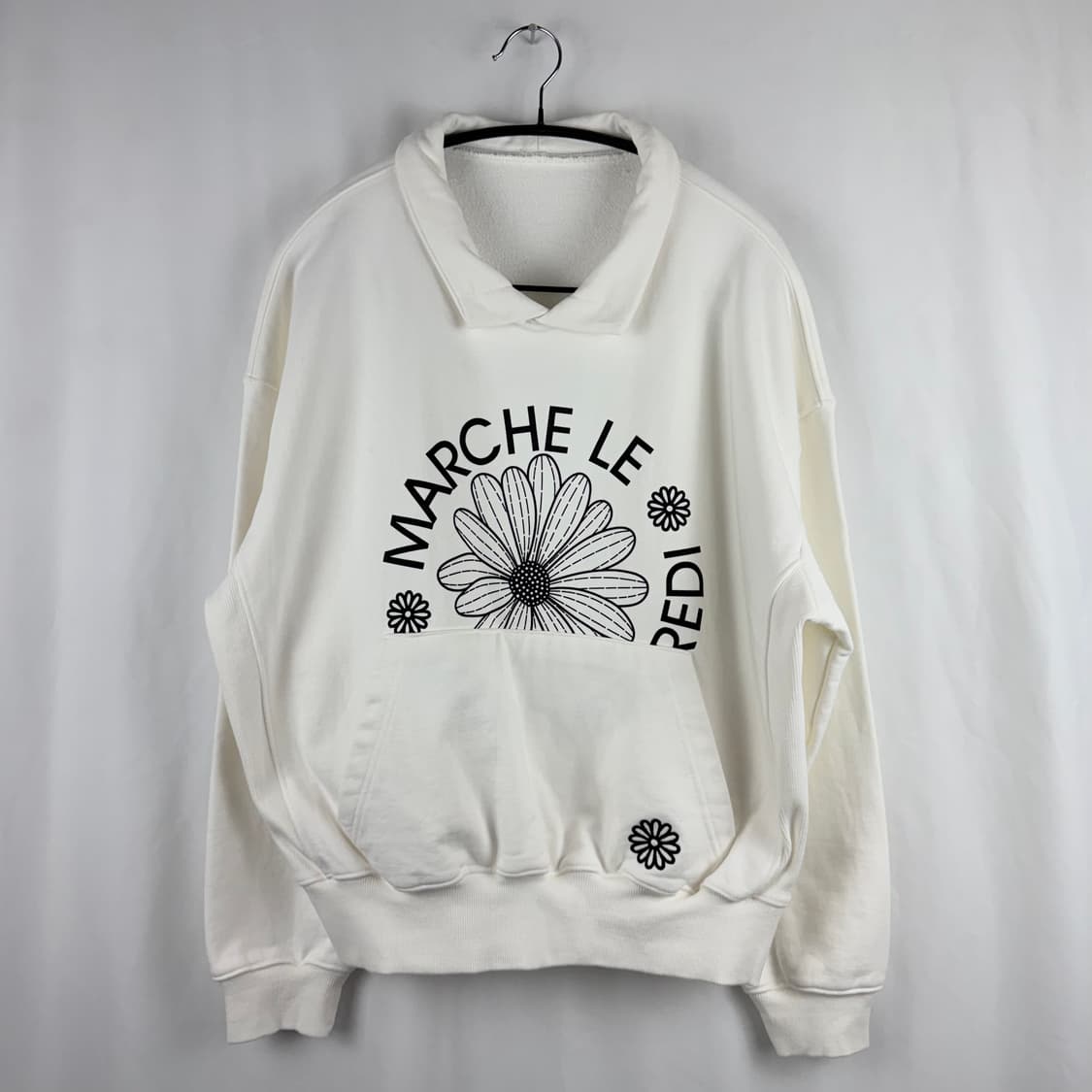 (F) 마르디메크르디 플라워 리폼 카라 맨투맨 화이트 상품이미지2