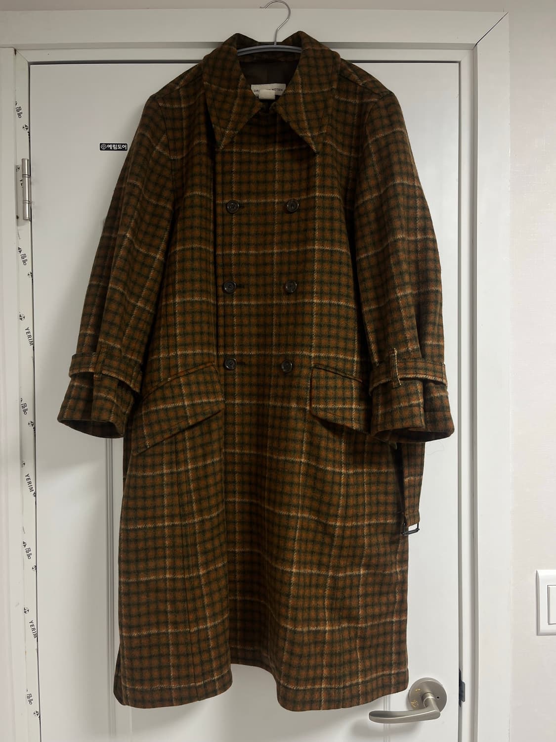 드리스반노튼 벨티드 코트 상품이미지1