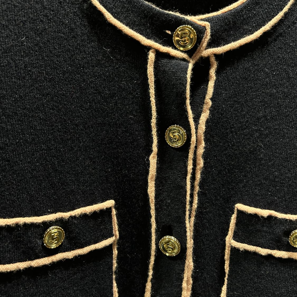 샤넬 카툰 트리밍 캐시미어 가디건 상품이미지3