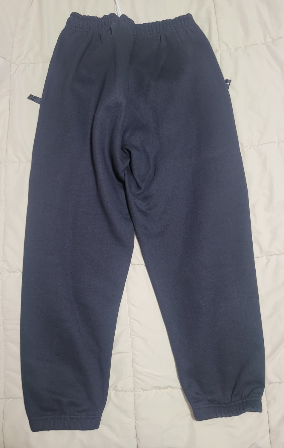 나이키 솔로 스우시 플리스 팬츠 블랙 
M 사이즈 판매합니다  상품이미지2