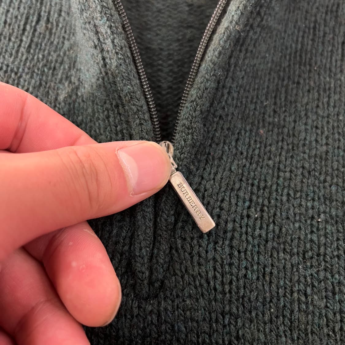 105 버버리 기마로고 엘보우 패치 울반집업 니트  상품이미지4
