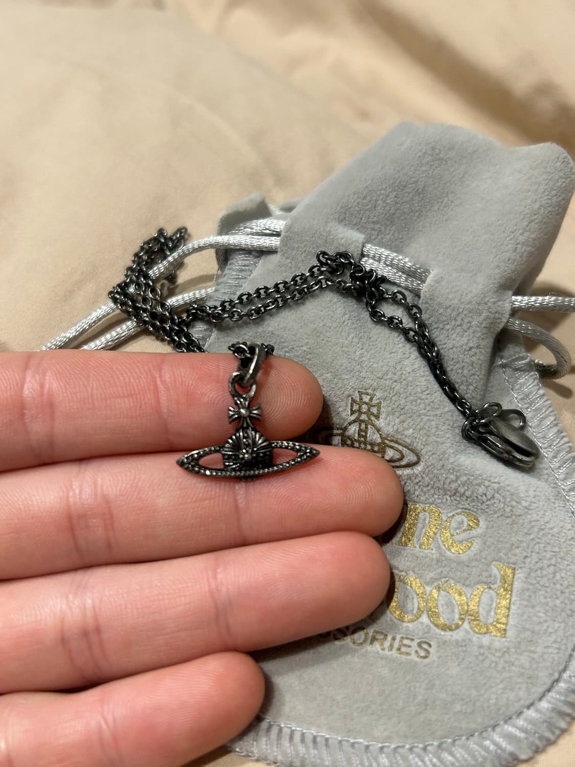 비비안웨스트 우드 목걸이 -건메탈 상품이미지2