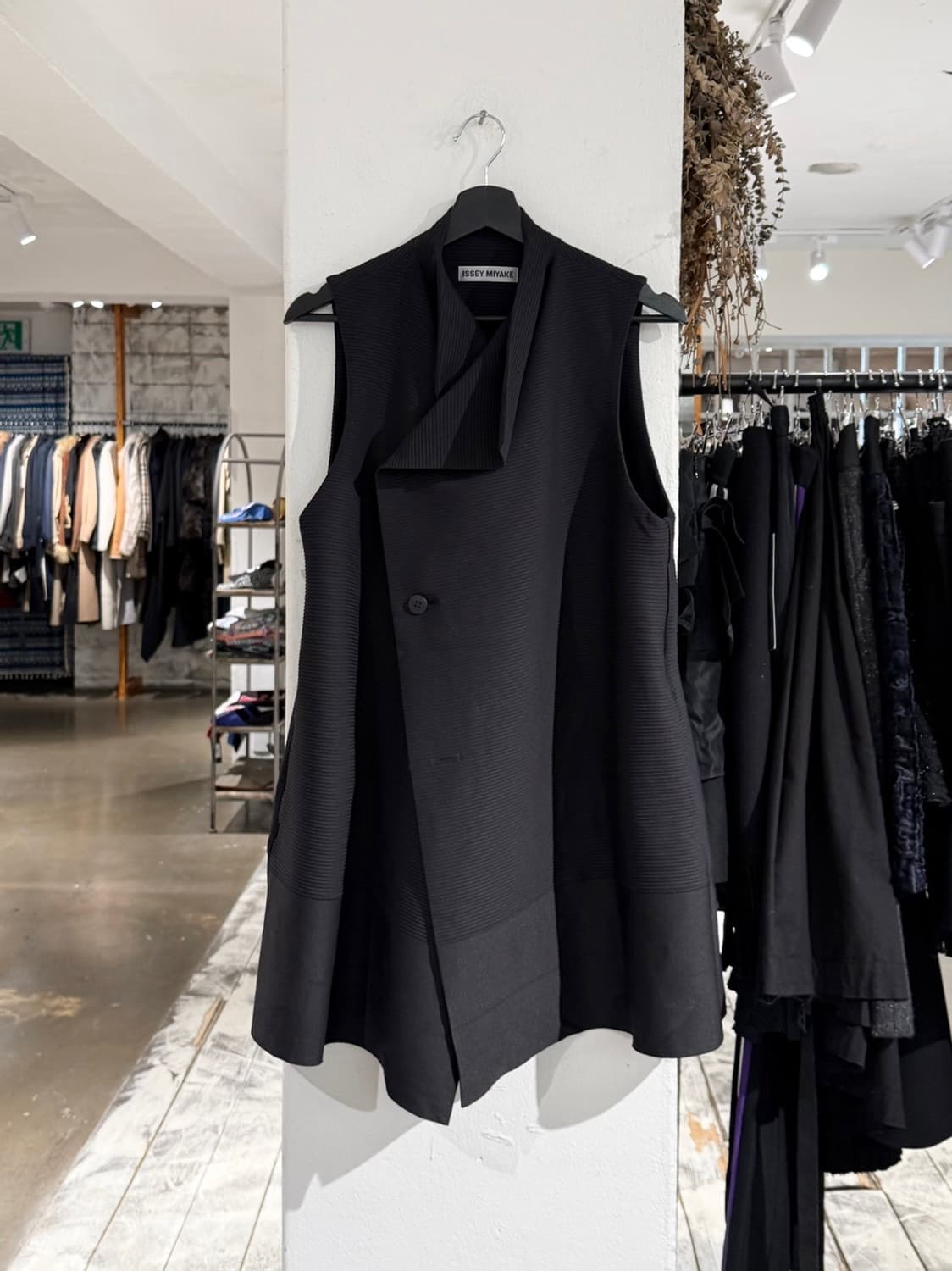 이세이미야케 블랙 립 패널 베스트 팬츠 셋업 상품이미지2