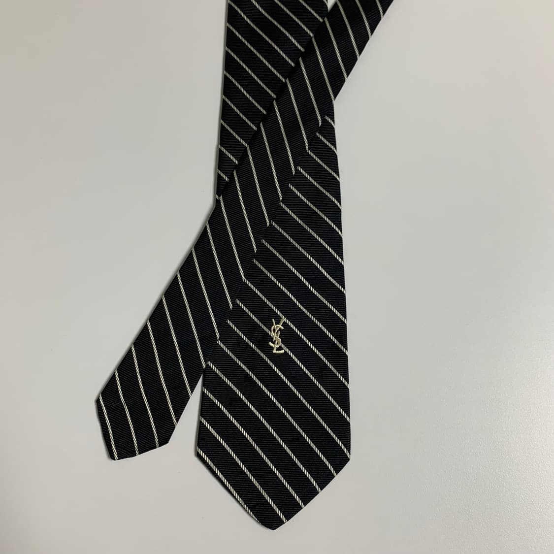 입생로랑(YSL) 명품 스트라이프 슬림넥타이 블랙 혼용 7.2cm 상품이미지3