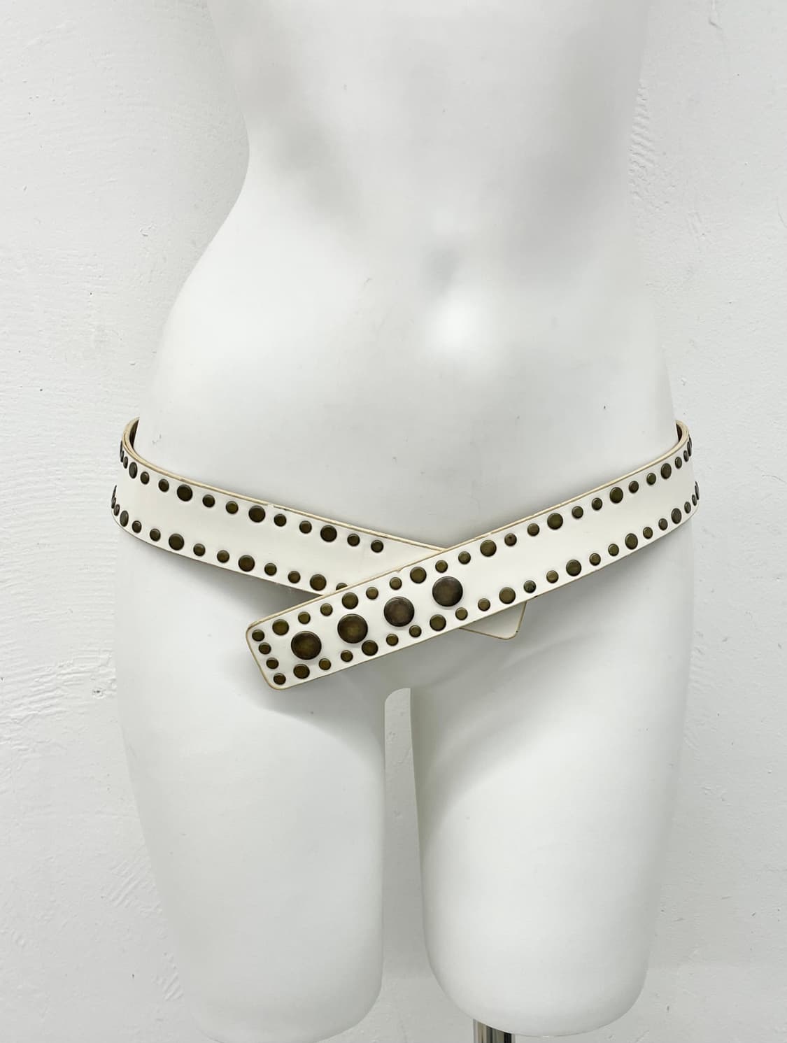 리얼레더 화이트 스터드 벨트 상품이미지1