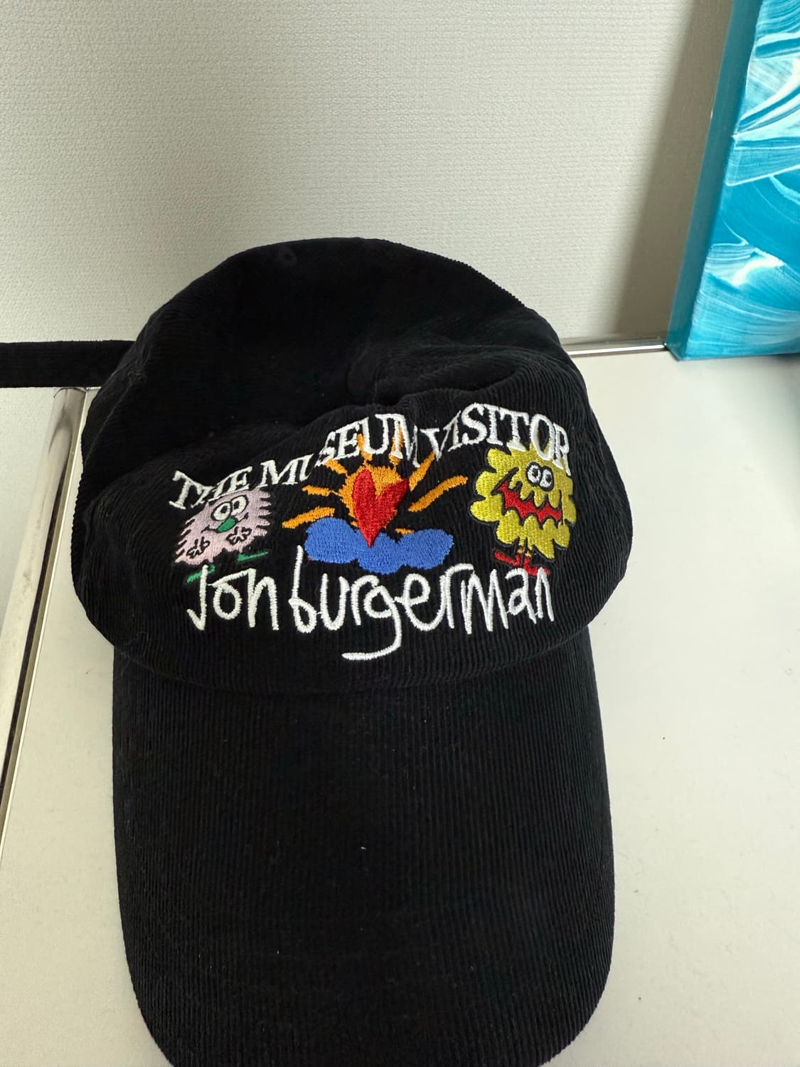 더뮤지엄비지터 x 존 버거맨 볼캡 블랙 상품이미지1