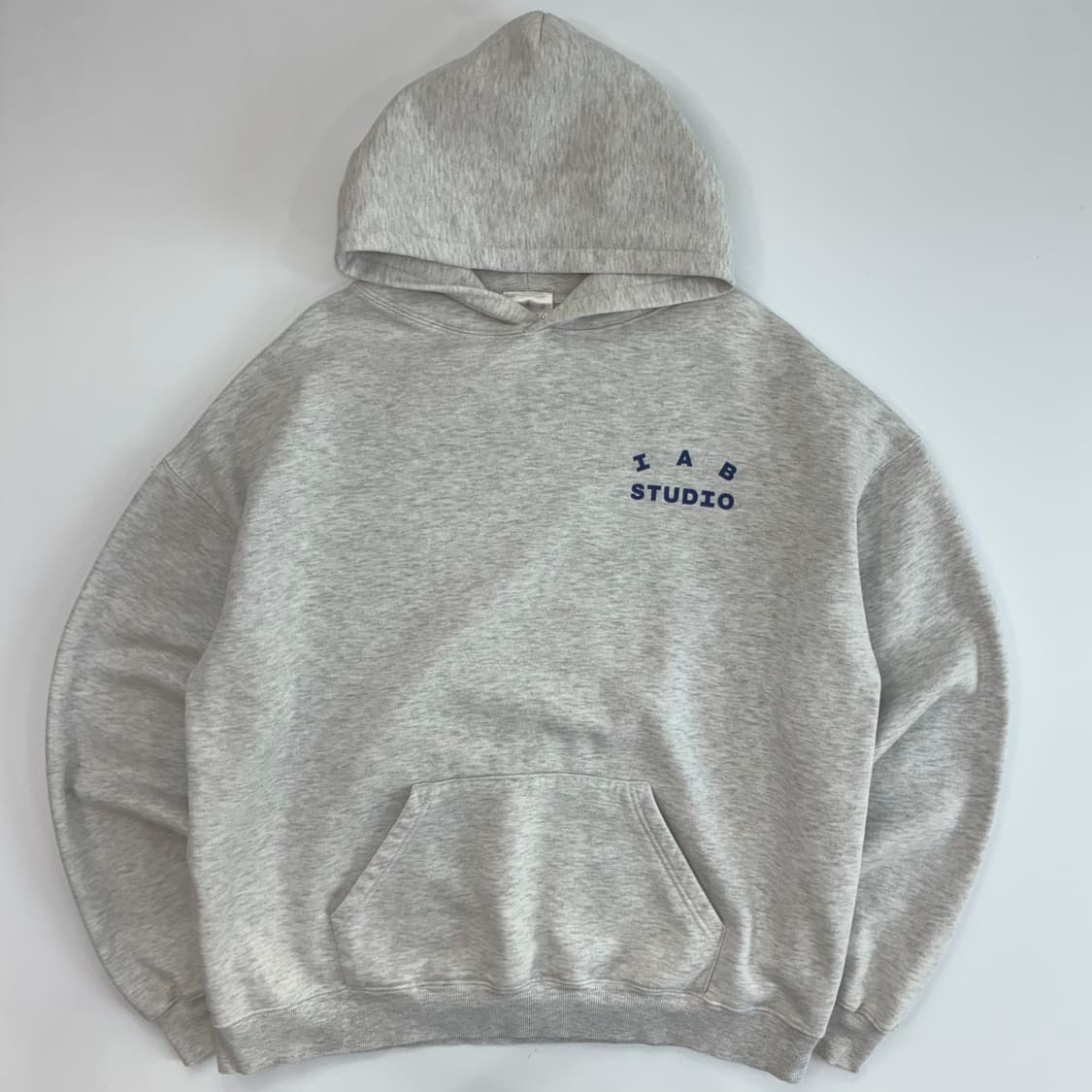 IAB STUDIOS 아이앱 스튜디오 멜란지 그레이 후드티 상품이미지1