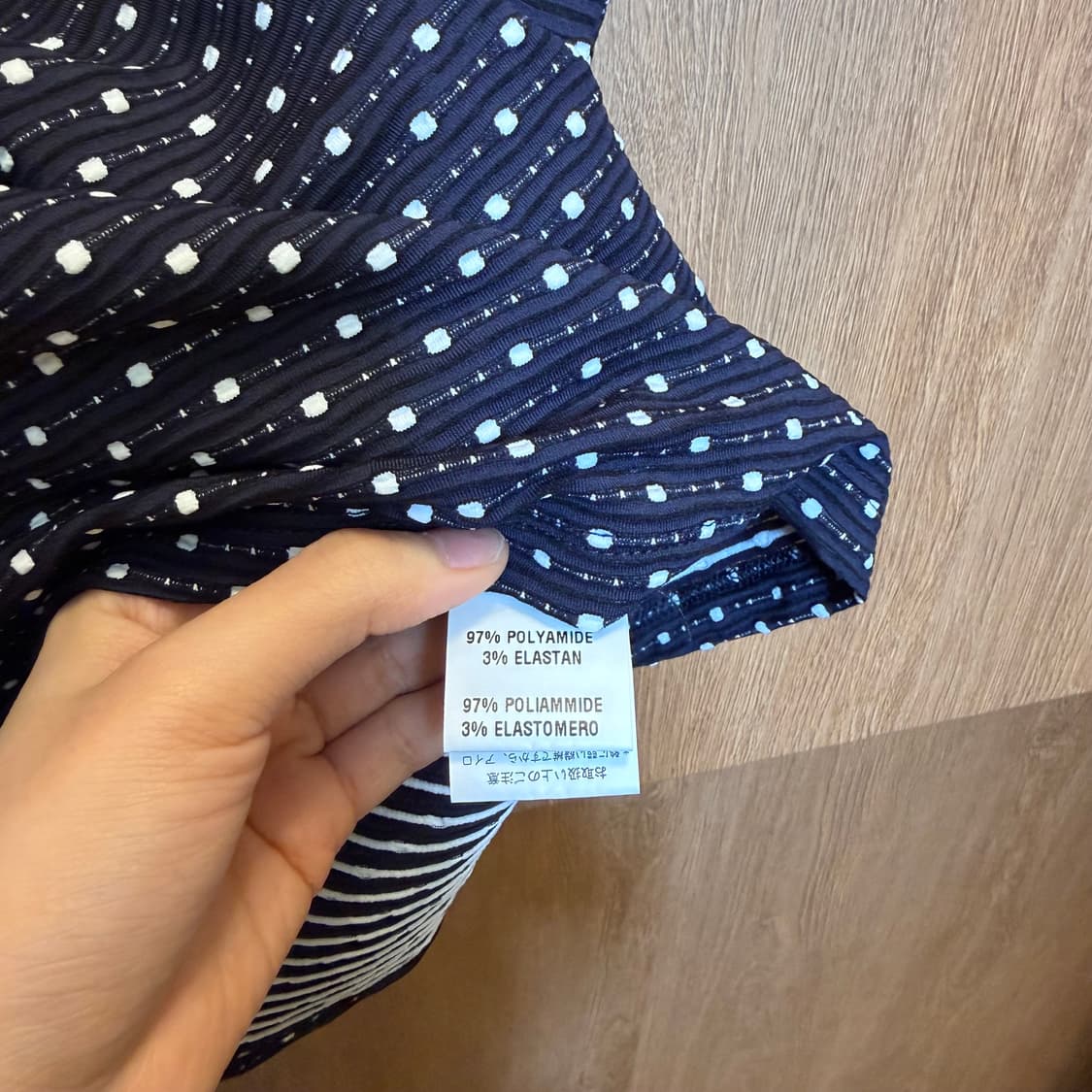 빈티지 라운드넥 반팔 티셔츠 도트 패턴 넥 셔링 디테일 네이비 상품이미지6