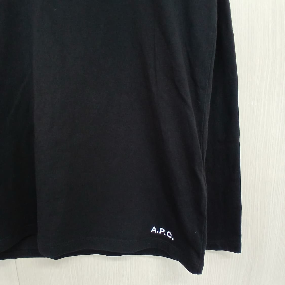 A.P.C. 블랙 색상 긴팔 티셔츠 상품이미지3