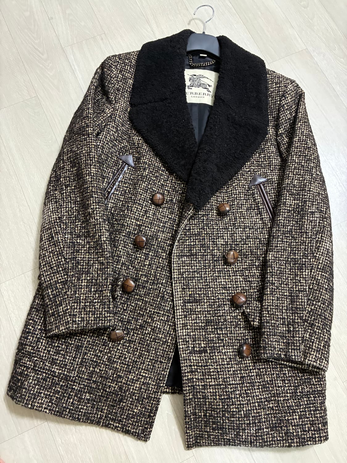 버버리 트위드 코트 상품이미지1