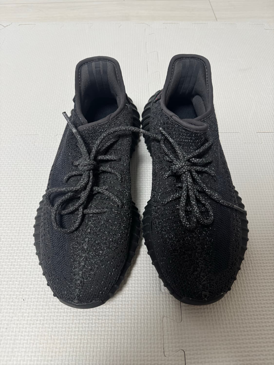 이지부스트 350 v2 상품이미지2