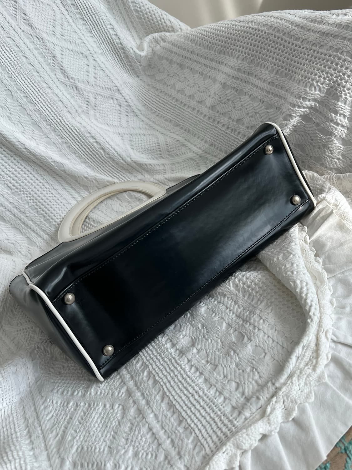 쿠레쥬 블랙 앤 화이트 링 핸들 토트백 꾸레쥬 상품이미지7