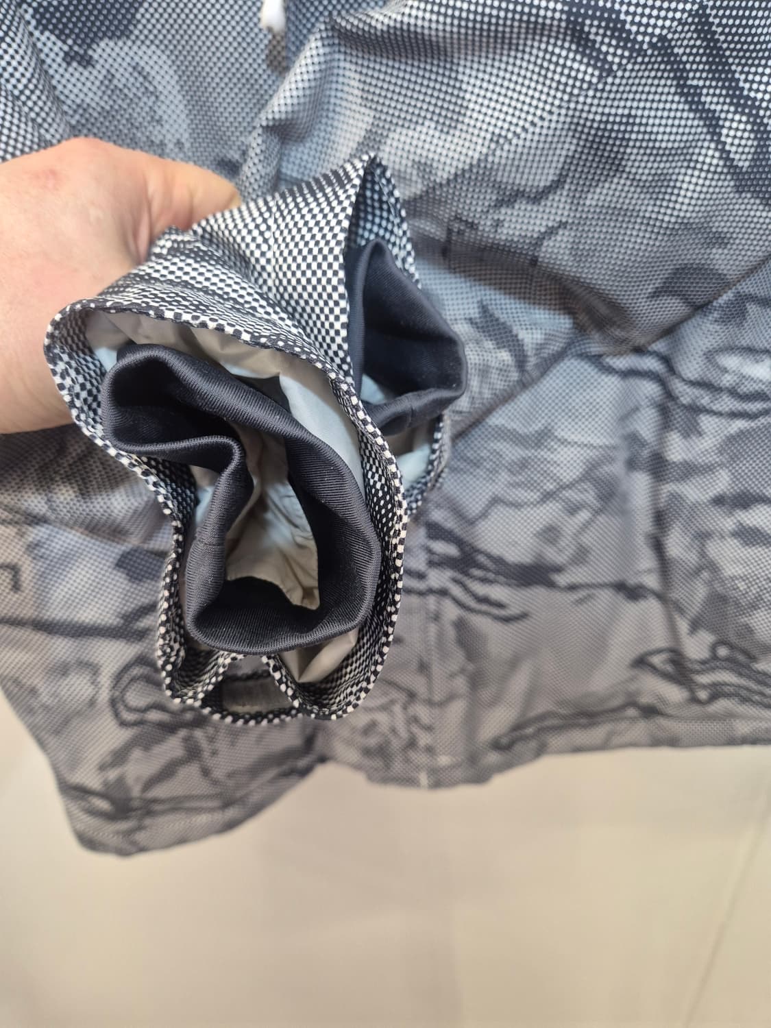 언더아머의  카모 패턴 후드 집업  L
사이즈  상품이미지6