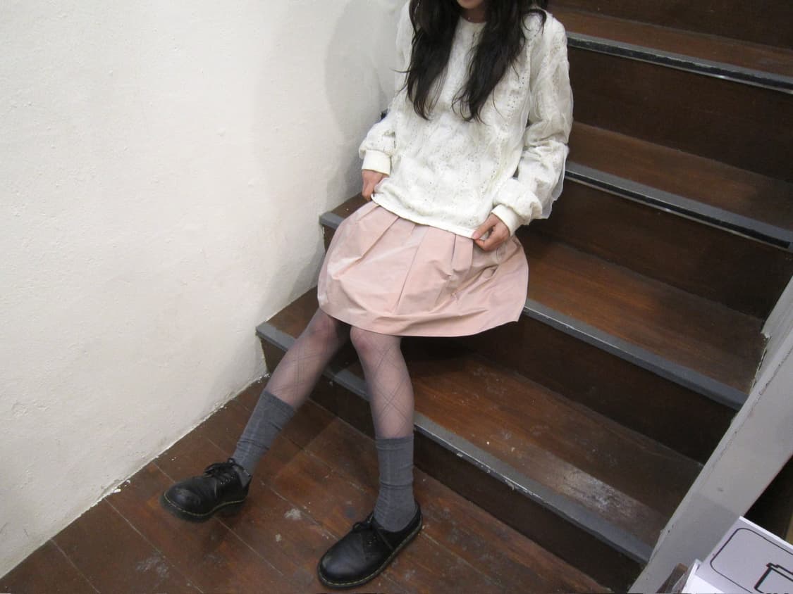 빈티지 라운드넥 니트 레이스 프릴 패널 디테일 루즈핏 아이보리 상품이미지1