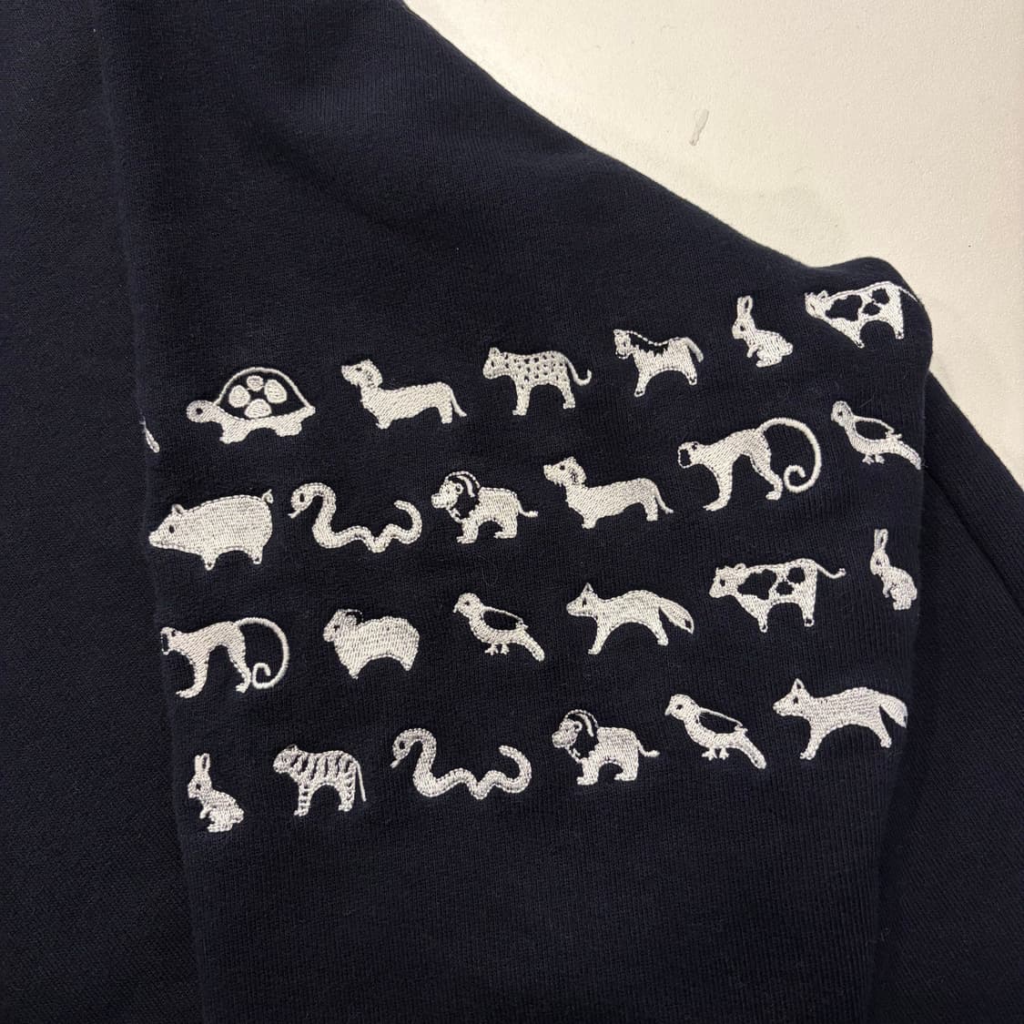 [4] 톰브라운 네이비 애니멀 자수 스웻 맨투맨 D252 상품이미지5