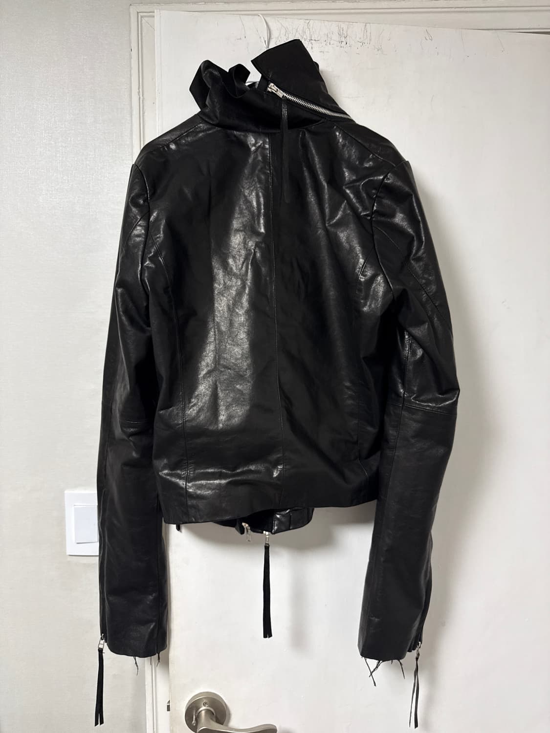 Dox 서울  / 아커맨 테이퍼드 하이넥 램스킨 레더자켓 상품이미지4