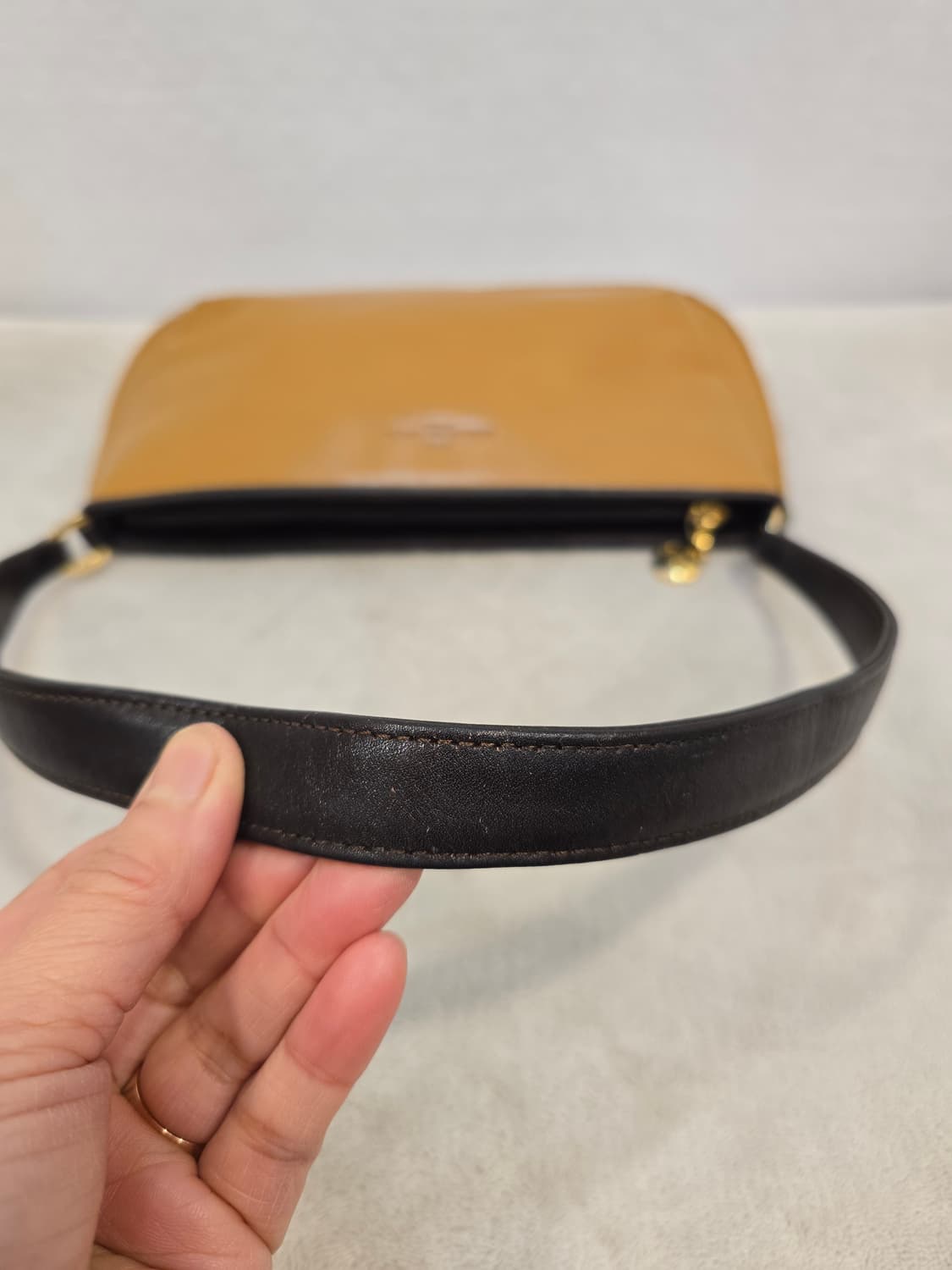 발렌시아가 카멜 숄더백 상품이미지6