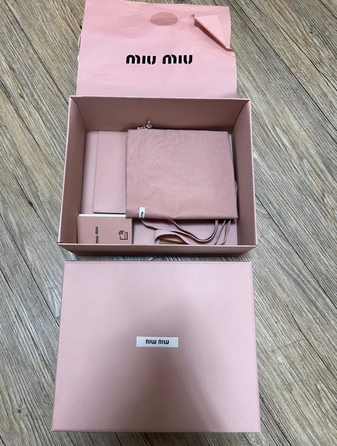 미우미우 스웨이드백 상품이미지10