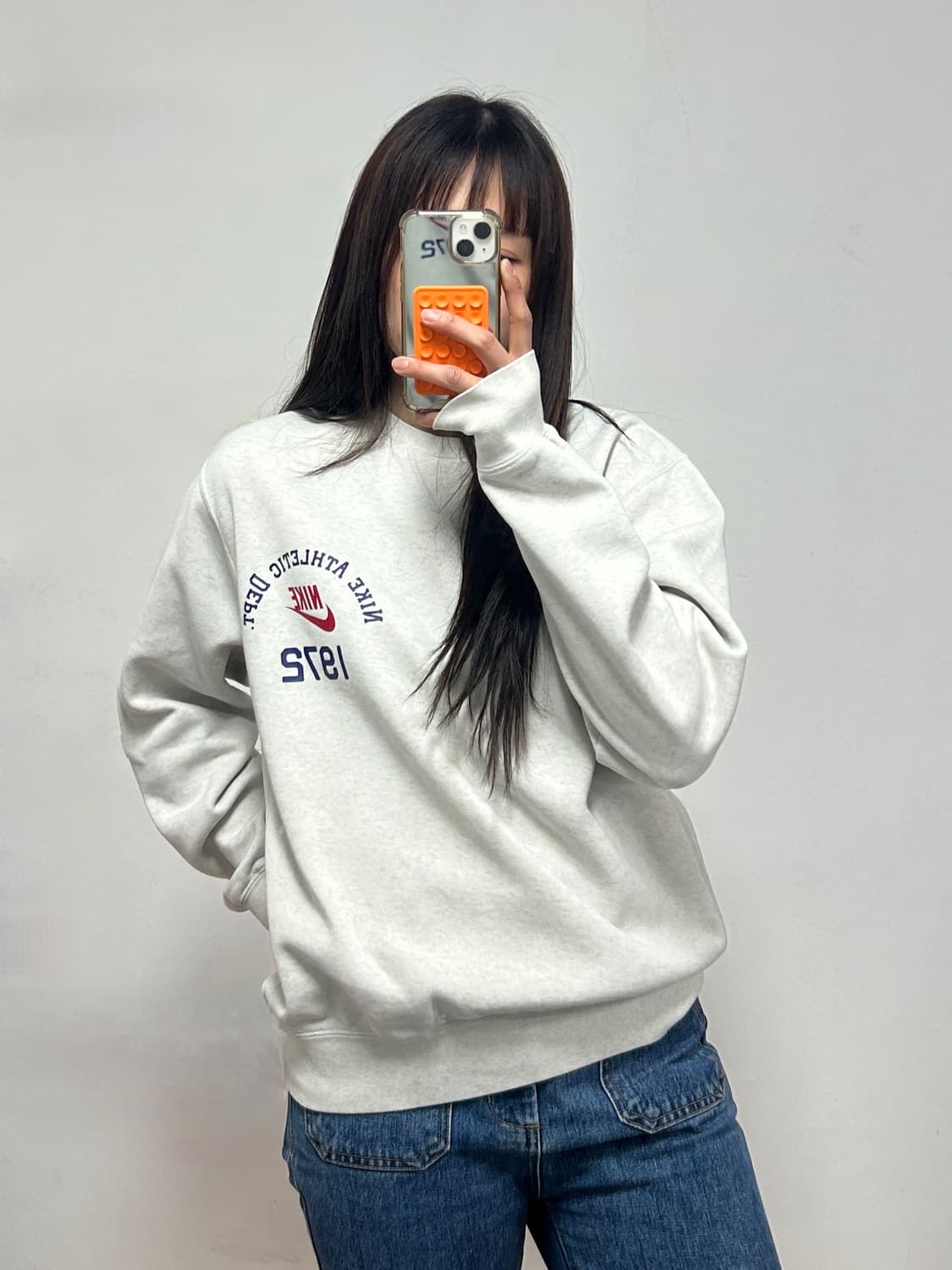 나이키 애슬레틱 로고 스웻셔츠 맨투맨 그레이 상품이미지2