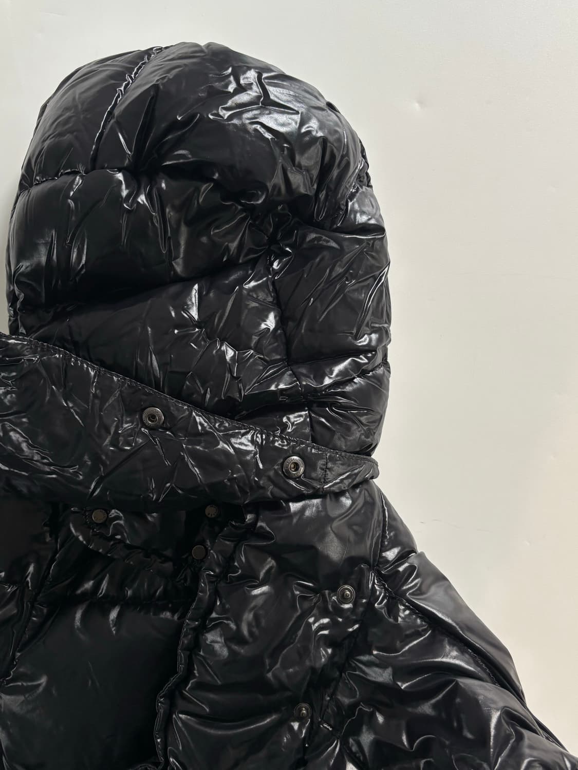 Moncler 몽클레어 블랙 유광 패딩 상품이미지7