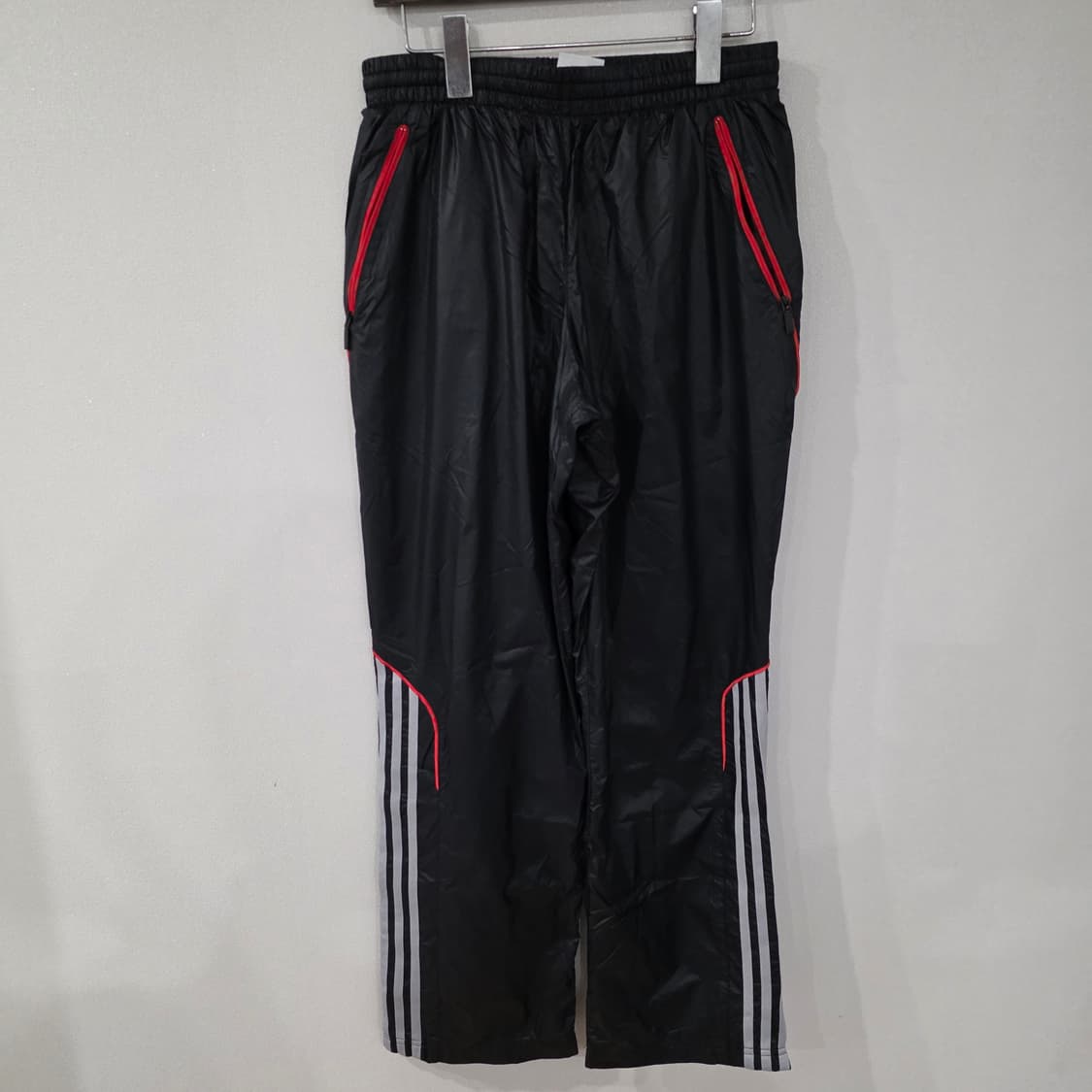 아디다스 우븐 트레이닝 바지 블랙/레드 095 상품이미지1