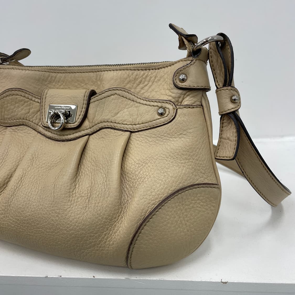 페라가모 미니 실버 간치니 베이지 숄더백 가방 상품이미지5