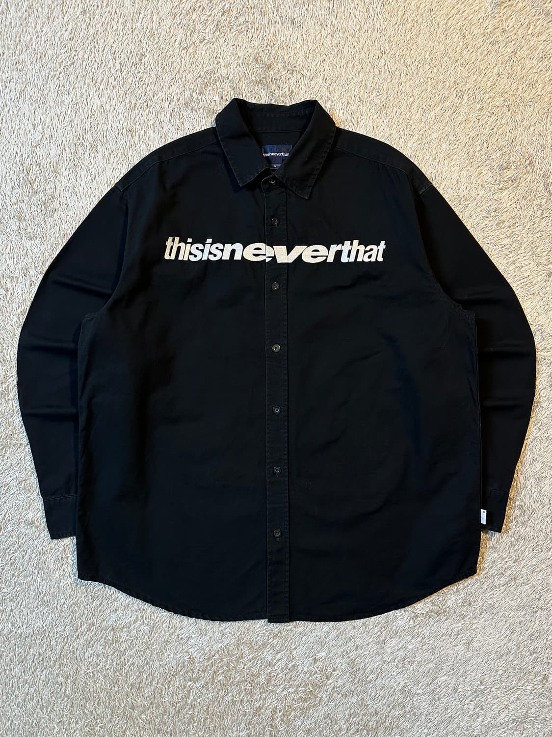 디스이즈네버댓 자수로고 코튼 셔츠 블랙 상품이미지1