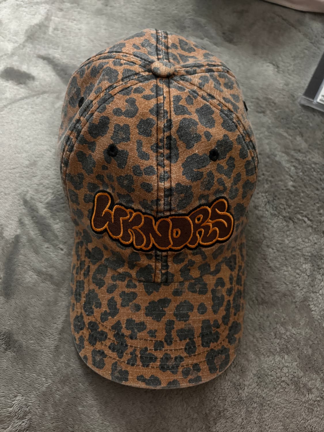 위캔더스 그래피티 레오파드 로고 캡 모자 상품이미지2