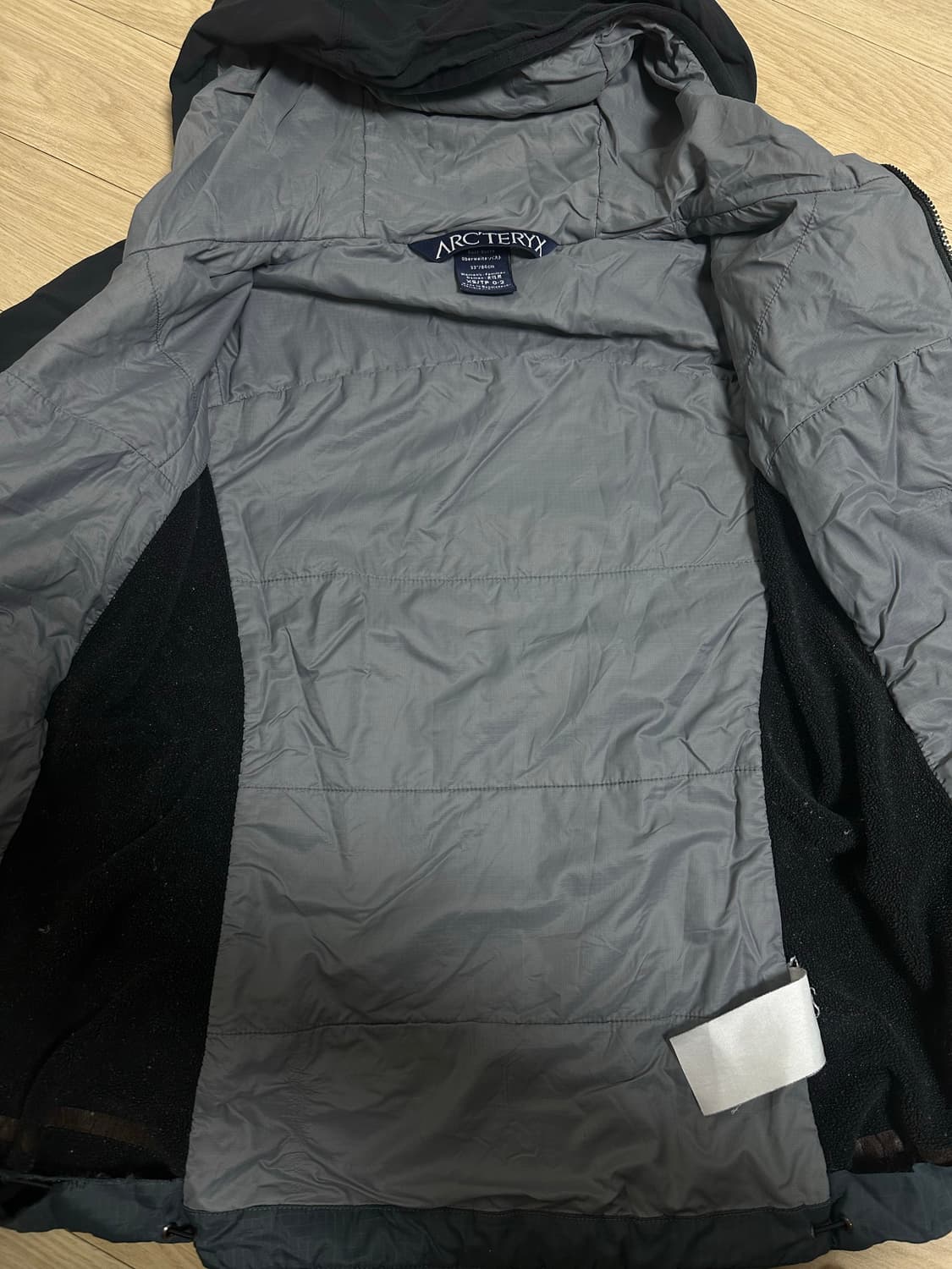 아크테릭스 유럽판 누빔 바람막이 xs 44-55 상품이미지5