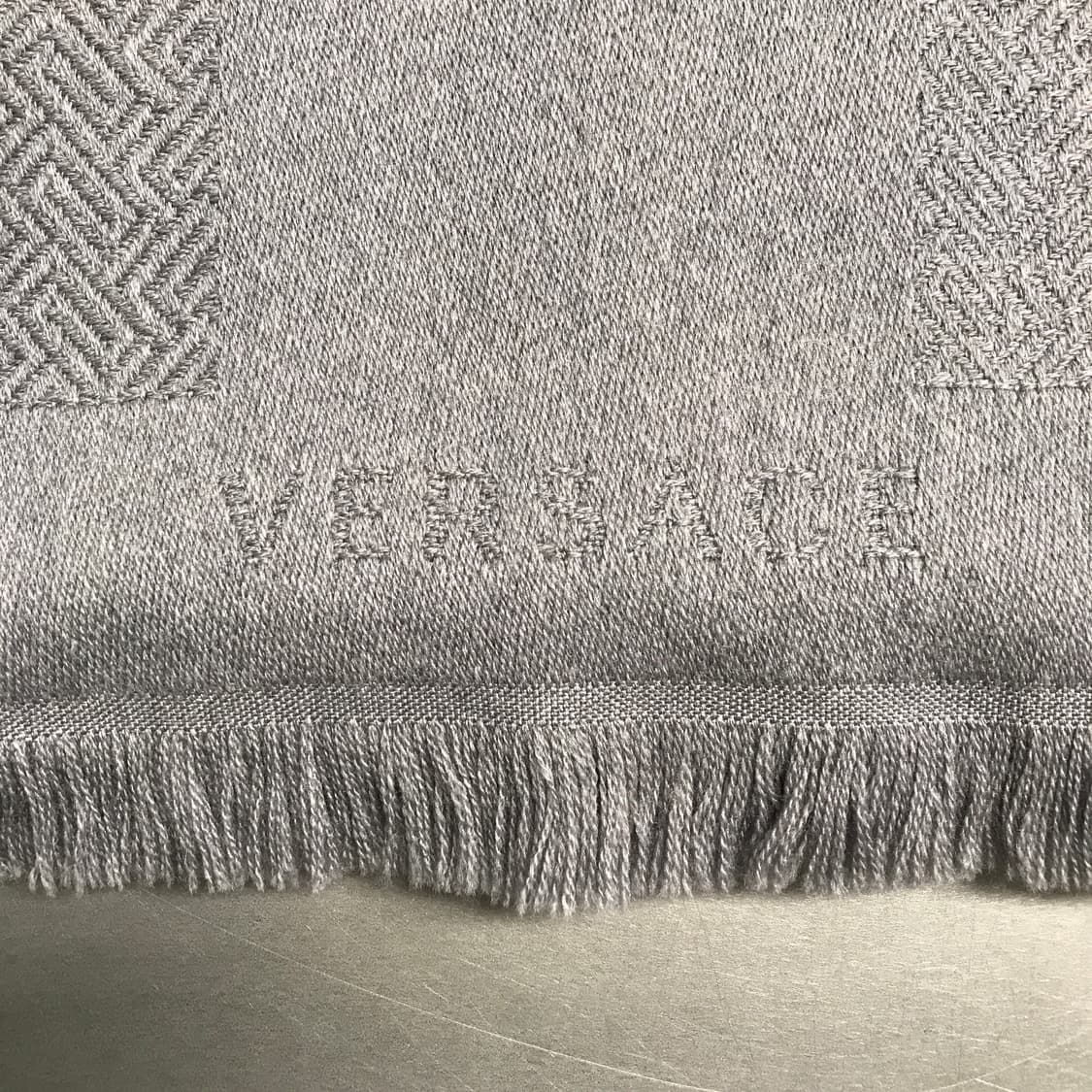 베르사체 메두사 머플러 그레이 상품이미지4