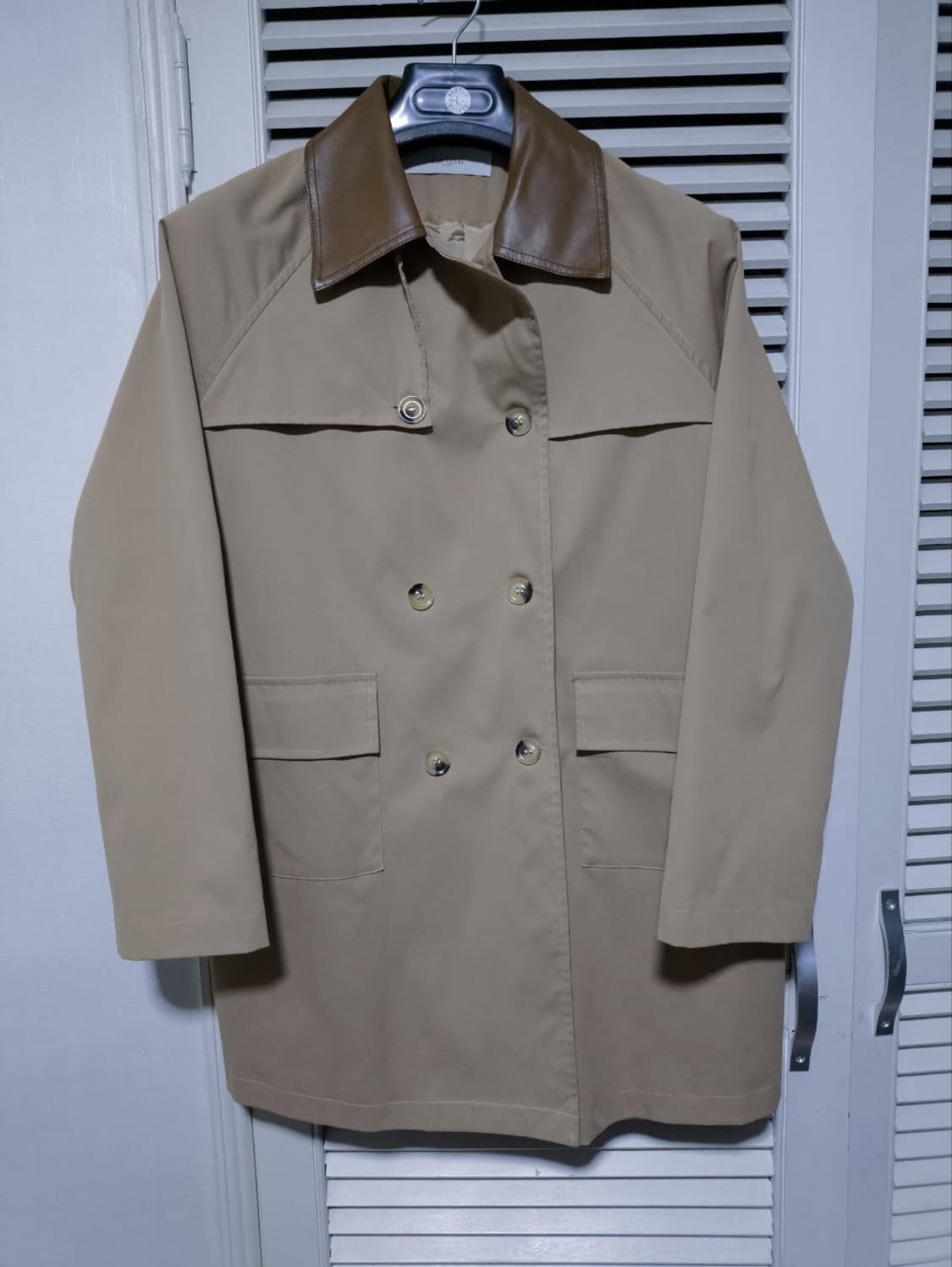 오버핏 F 아이잗 가죽 포인트 코트 상품이미지1