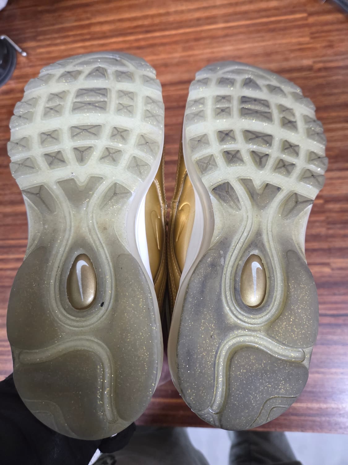 나이키 에어맥스 97 메탈릭골드 240 상품이미지5