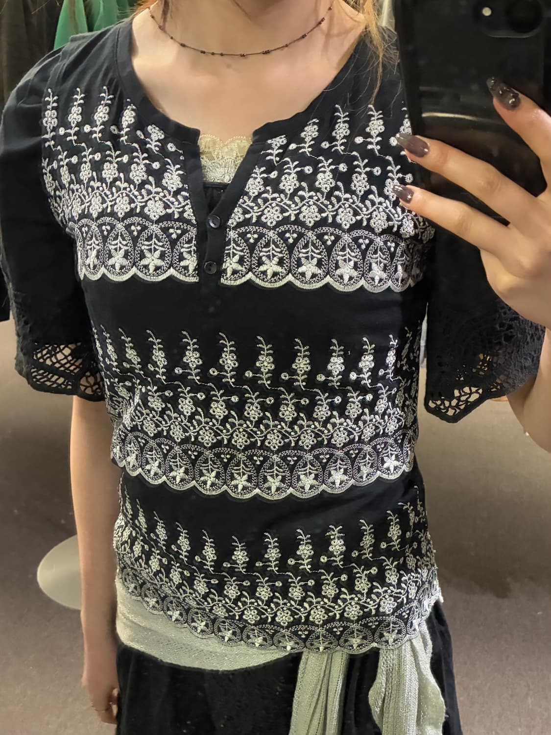 OS)Japanese vintage 여성 꽃 자수 블랙 나시 상품이미지2