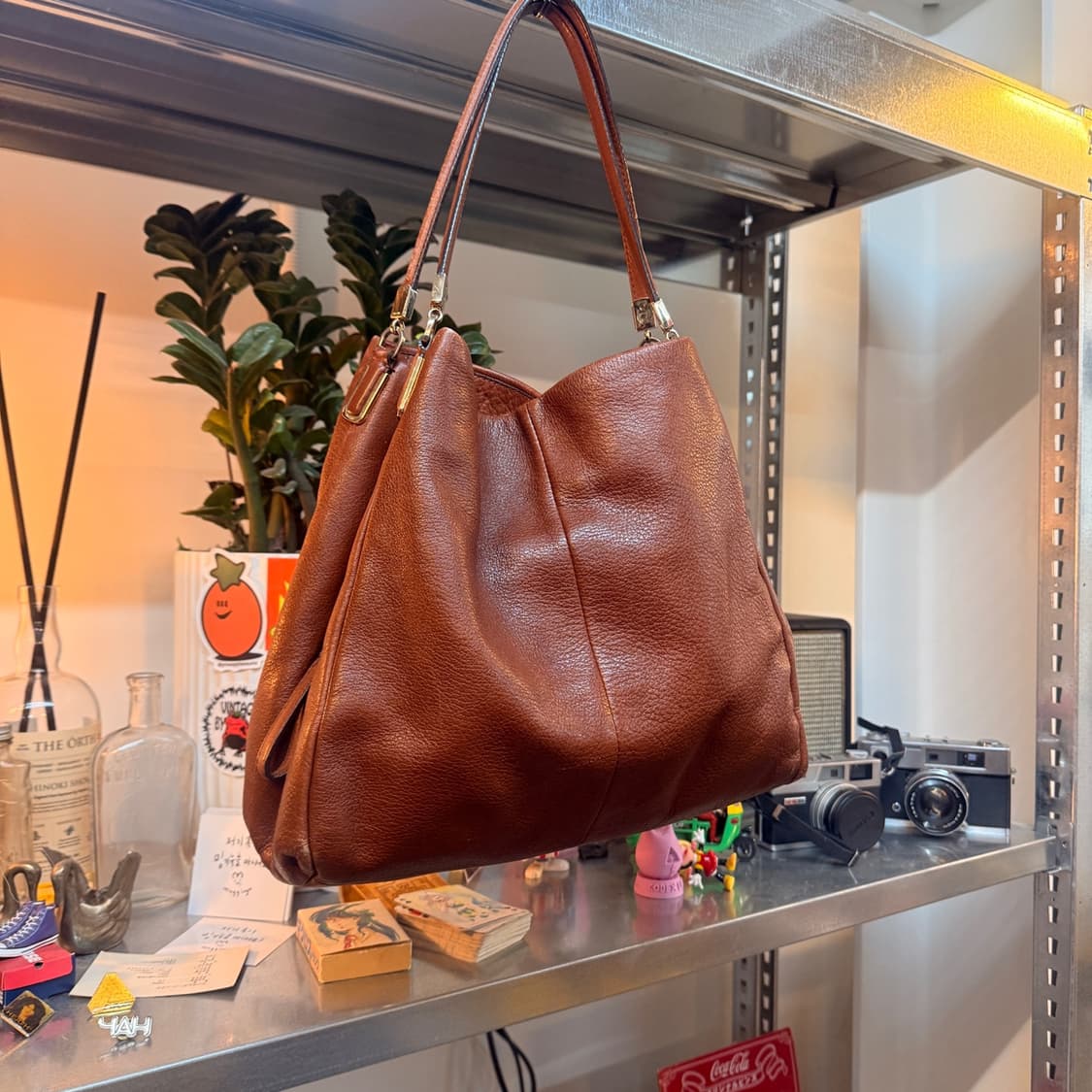 올드 코치 메디슨 레더 숄더백 상품이미지1