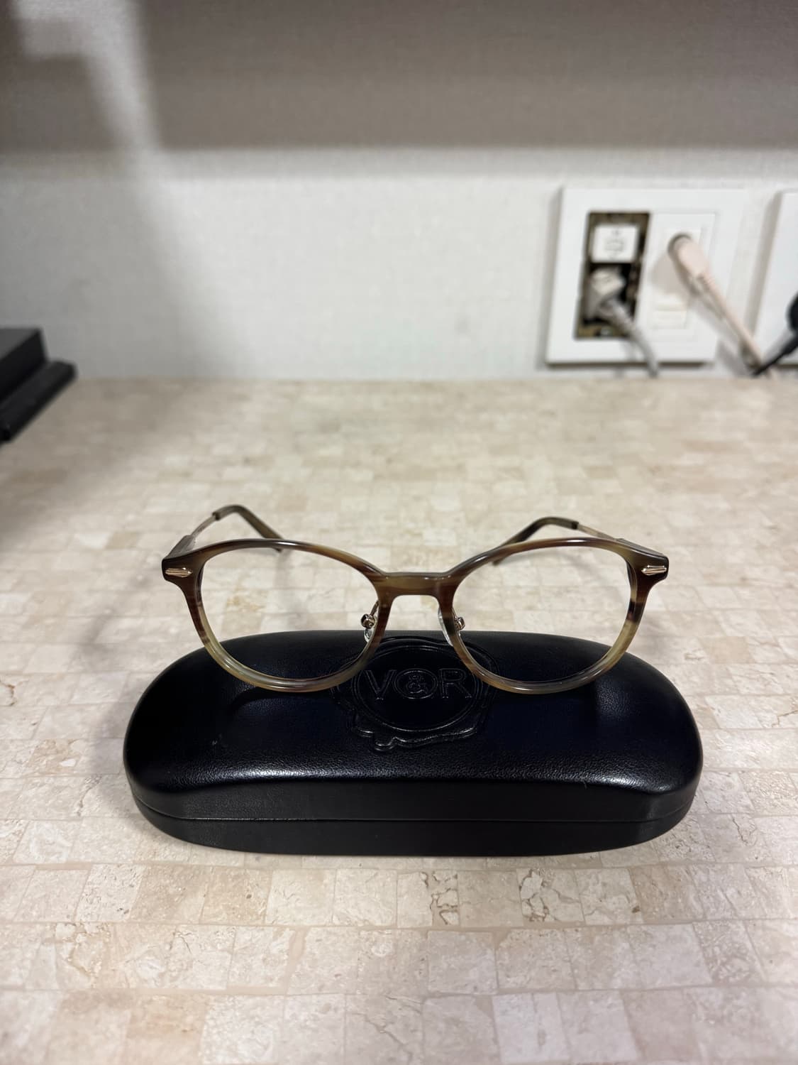 빅터앤롤프 뿔테 안경 상품이미지3